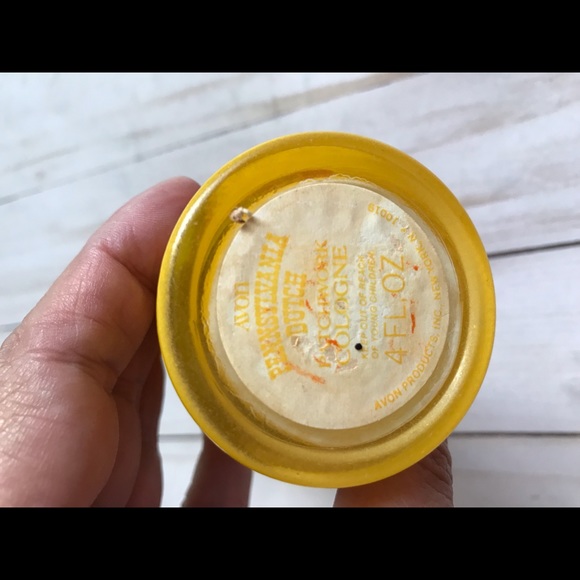 Avon Pennsylvania Dutch Powder Shaker - Picture 3 of 3